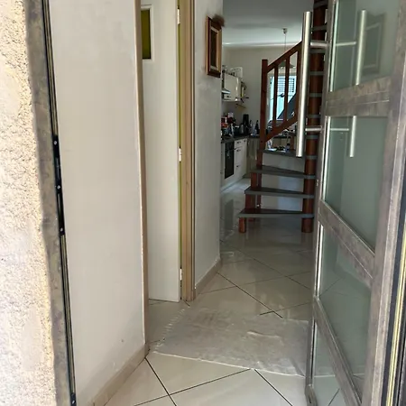 Δωμάτια σε οικογενειακή κατοικία Shared House Les Louves *