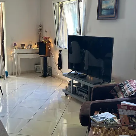 ホームステイ Shared House Les Louves Saint-Raphaël