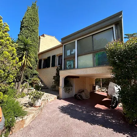 Shared House Les Louves Homestay